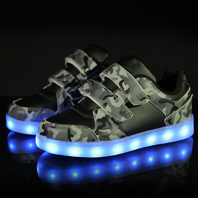 Tênis com LED e carregador USB (tamanho 24 a 35)
