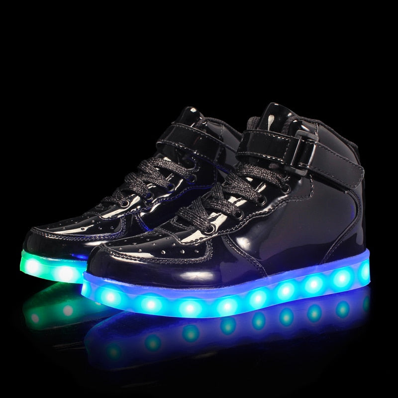 Tênis com LED e carregador USB (tamanho 24 a 35)