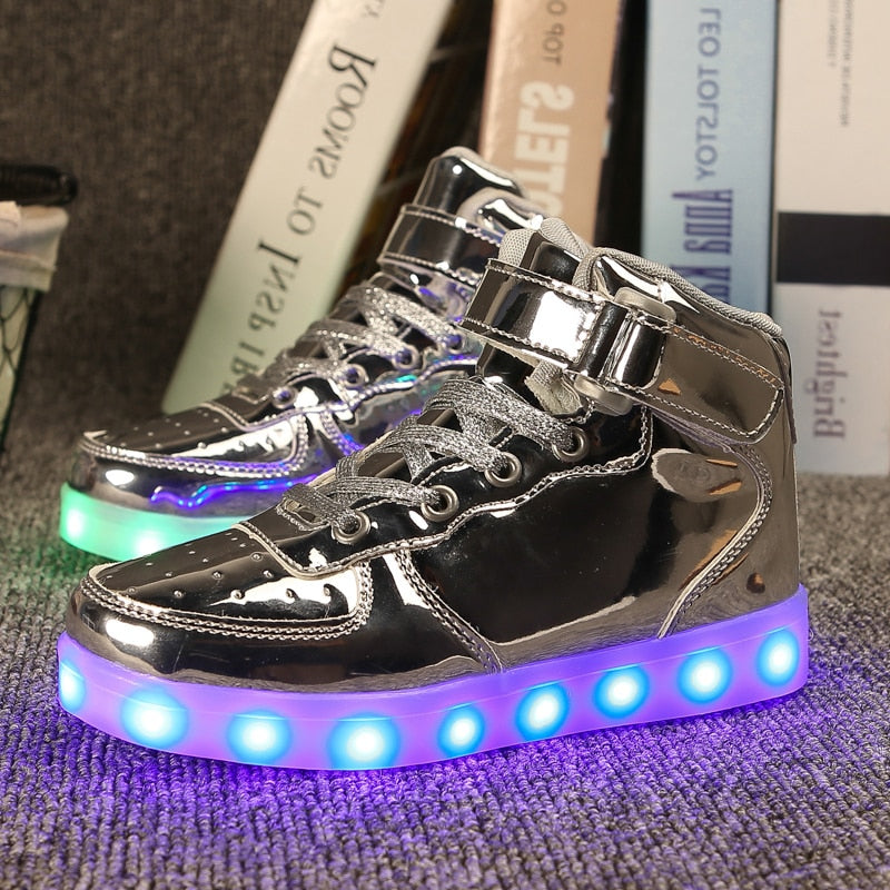 Tênis com LED e carregador USB (tamanho 24 a 35)