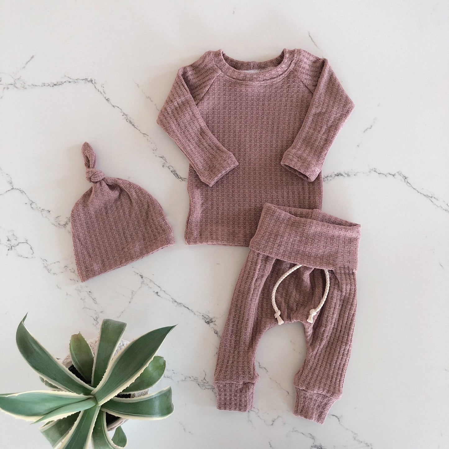 Conjunto de calça, camisa e gorro para bebês recém-nascidos - 0 a 24 meses