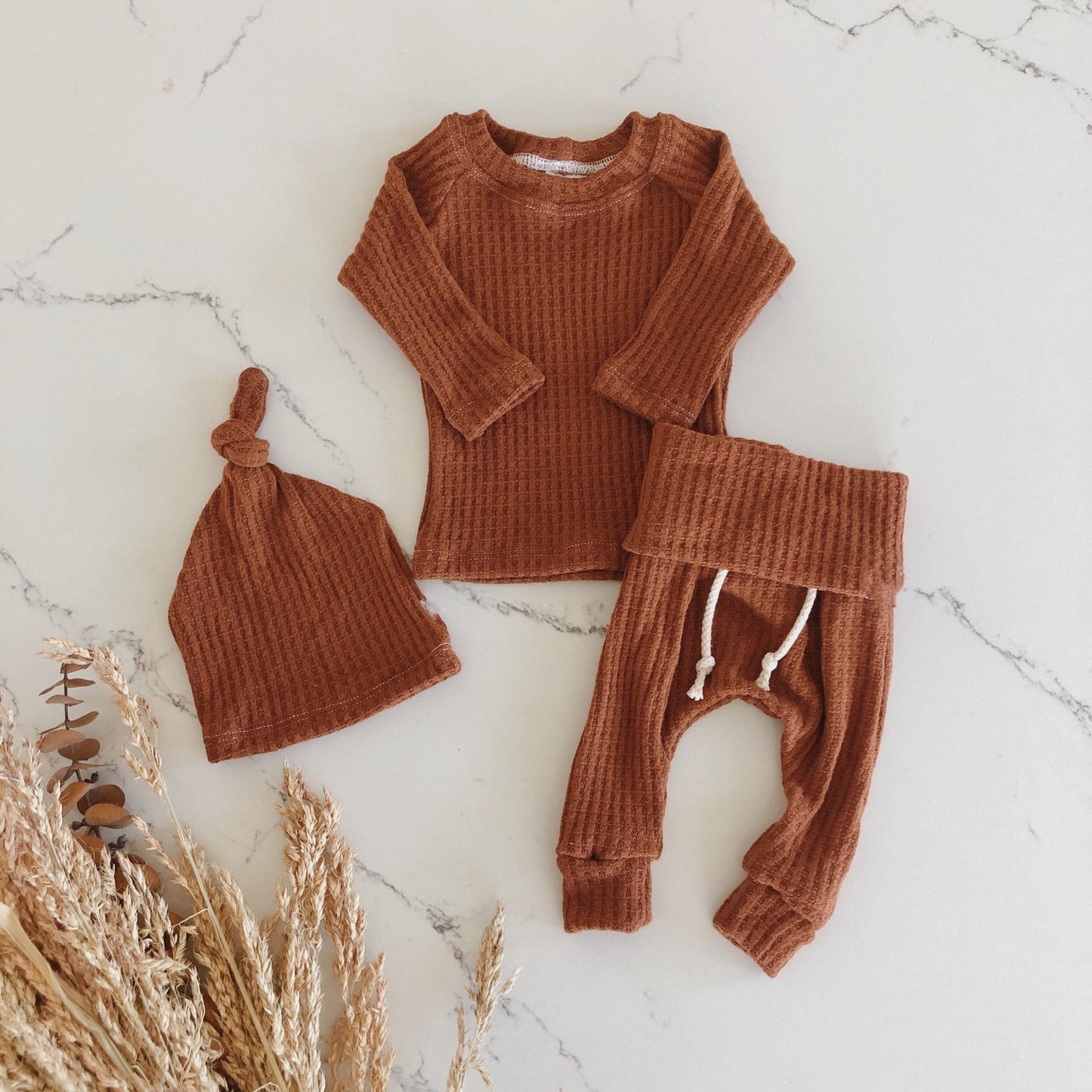 Conjunto de calça, camisa e gorro para bebês recém-nascidos - 0 a 24 meses