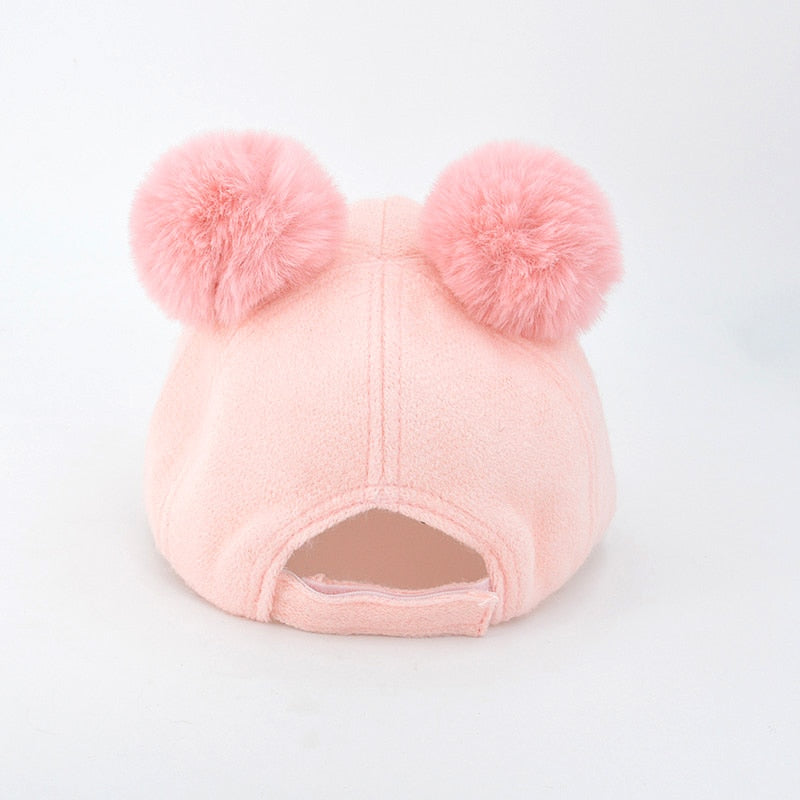 Boné love com pompom