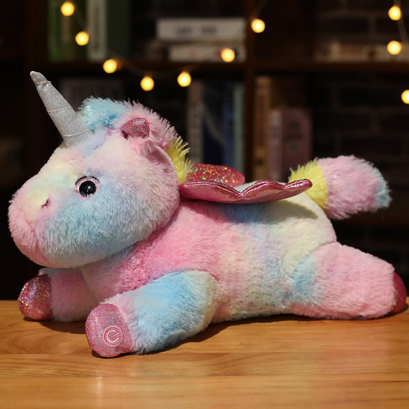 Unicórnio de pelúcia com luz brilhante