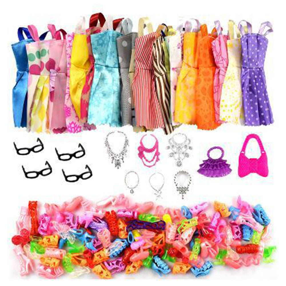 Pack com 32 Roupas e Acessórios para Bonecas