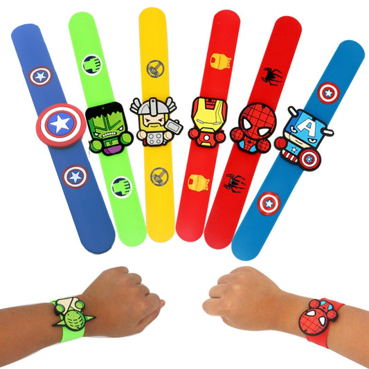 Pulseira com os heróis da Marvel