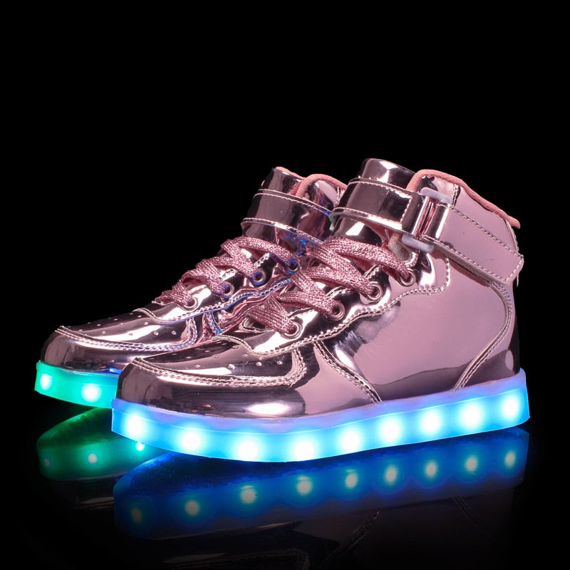 Tênis com LED e carregador USB (tamanho 24 a 35)