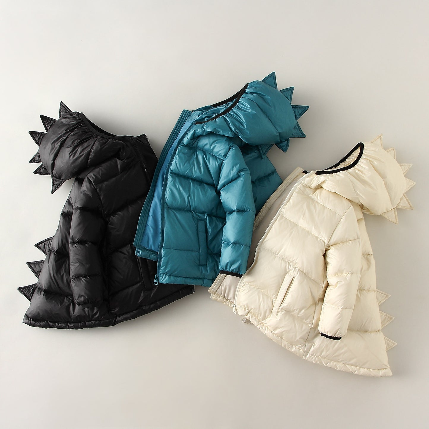 Casaco infantil de inverno com capuz e detalhe nas costas de dinossauro - 1 a 6 anos